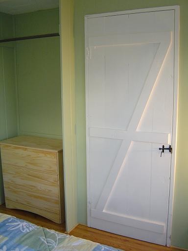 Cottage Style Door in Lime Sorbet Bedroom